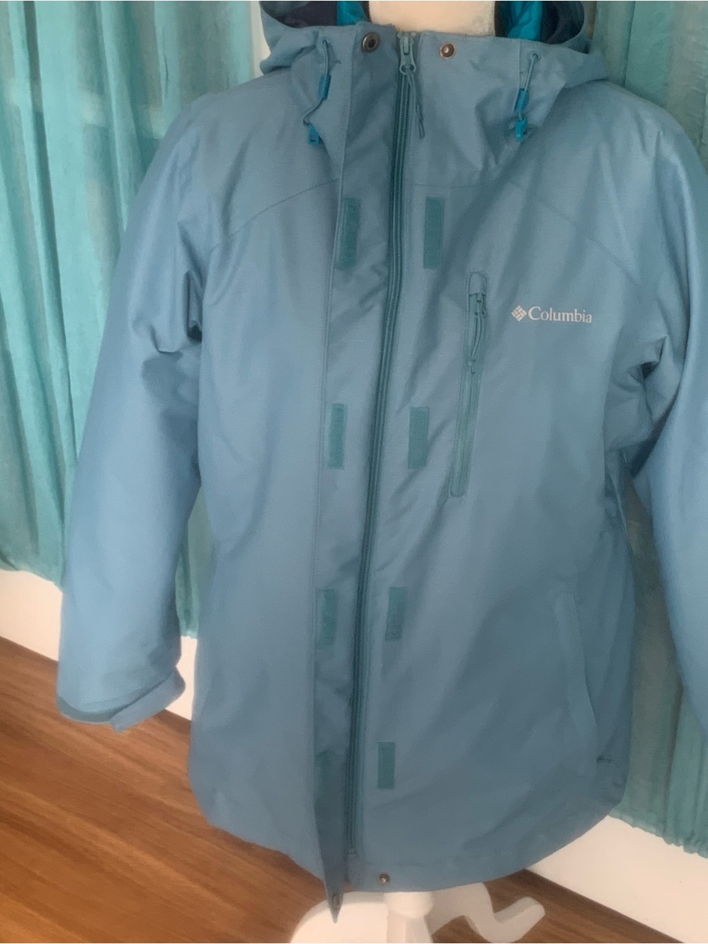 Columbia Waterproof L Jacket zip out reversible lining can be worn as puffer - Picture 2 of 13
